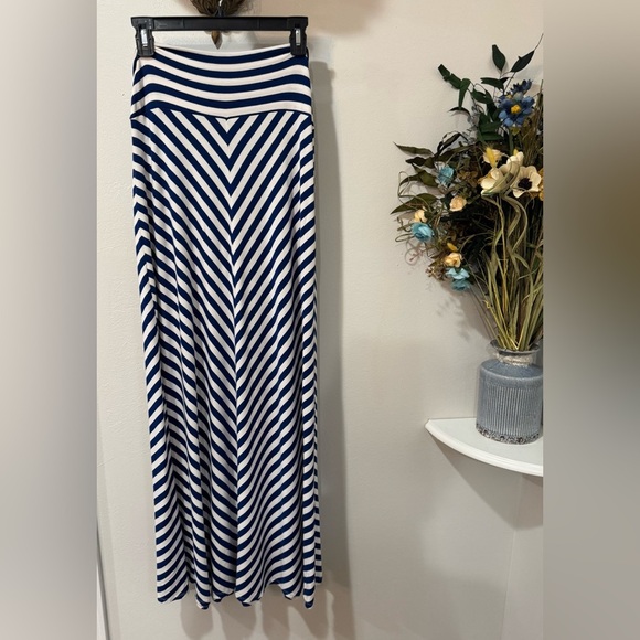 Merona Blue and White A-Line Striped  Resort wear Beach Maxi Skirt size Large - Picture 3 of 5